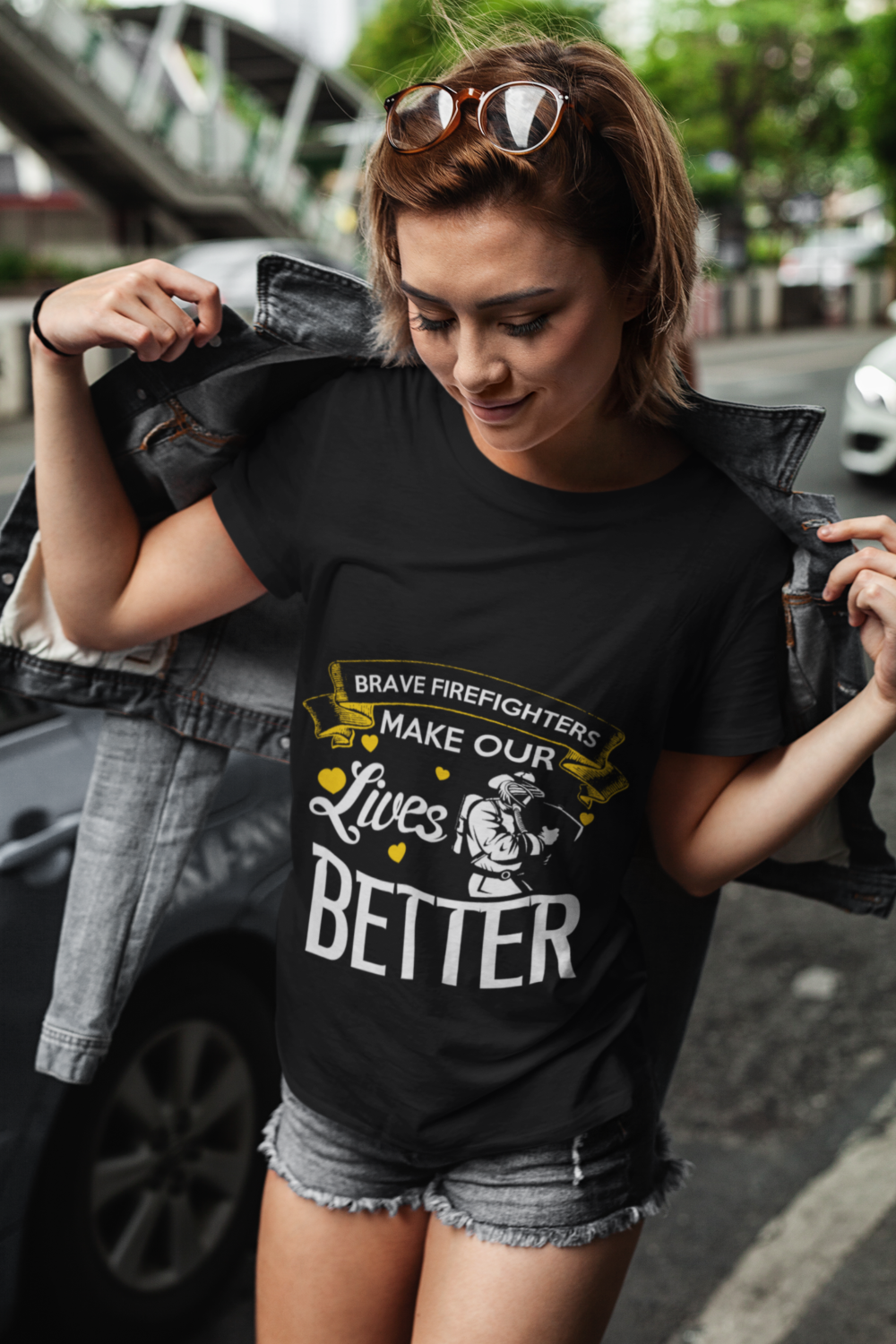 t shirt mockup featuring a short haired woman at a city street 417 el 1
